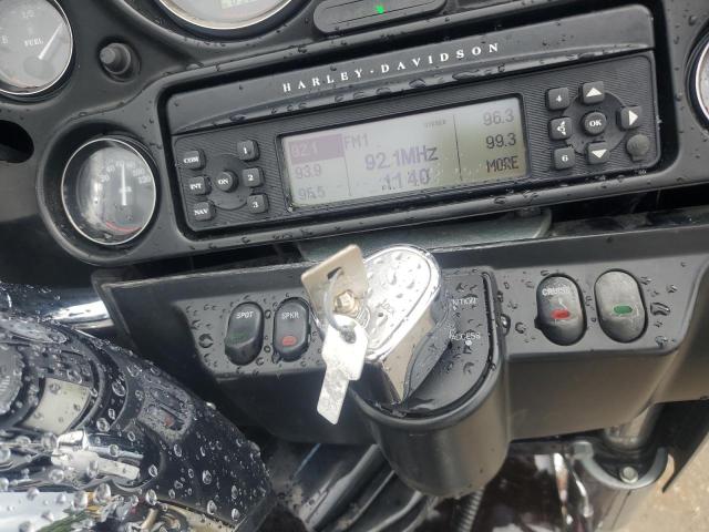 2011 HARLEY-DAVIDSON FLHTCU 1HD1FC411BB650565