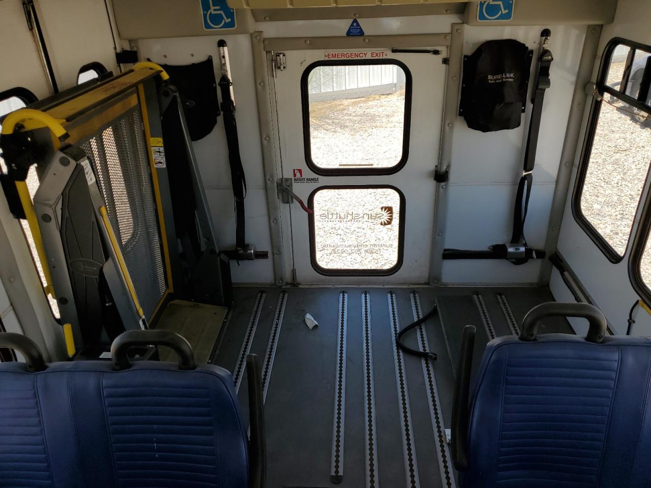 FORD ECONOLINE E450 SUPER DUTY CUTAWAY VAN