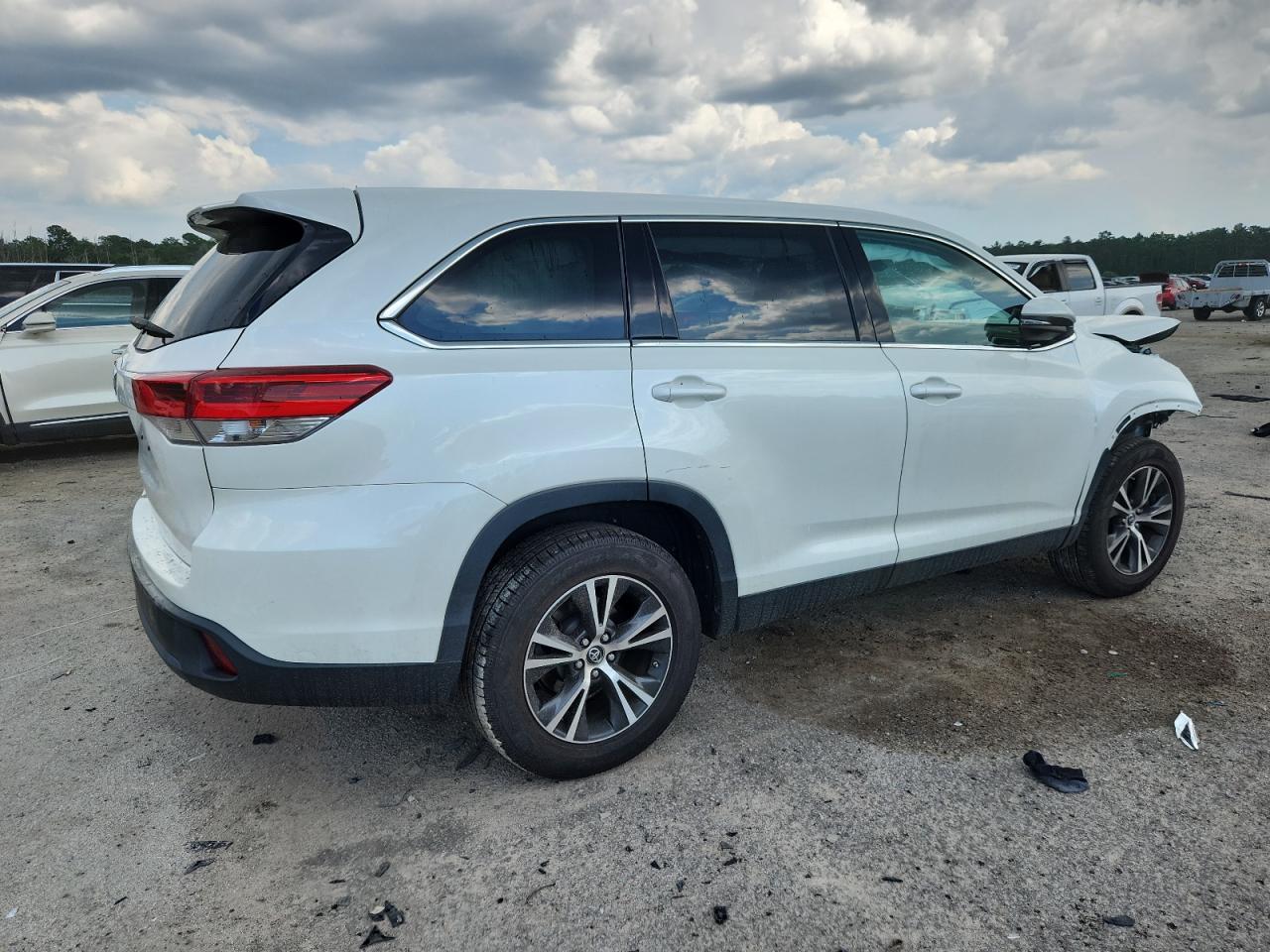 TOYOTA HIGHLANDER LE