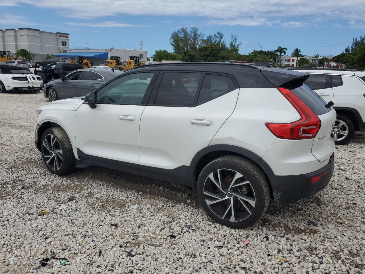 VOLVO XC40 T5 R-DESIGN