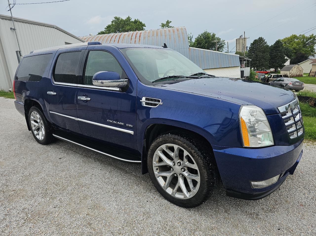 CADILLAC ESCALADE ESV LUXURY