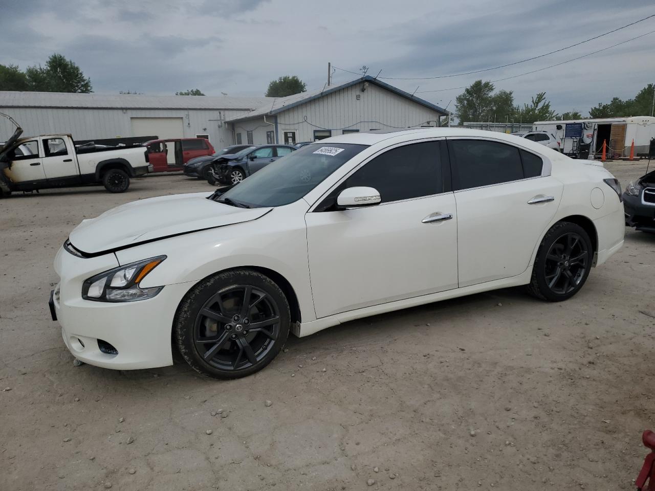 NISSAN MAXIMA S