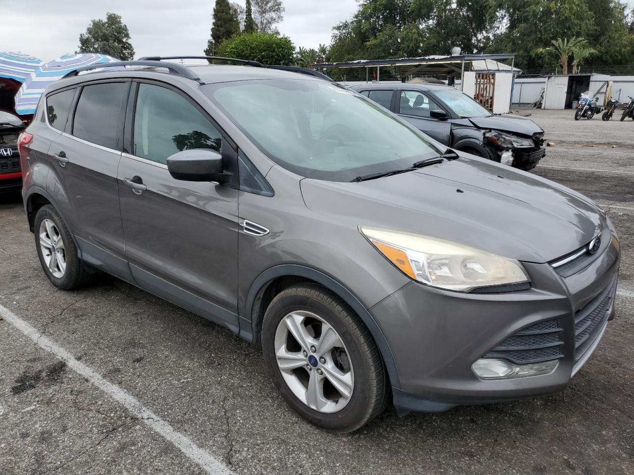FORD ESCAPE SE