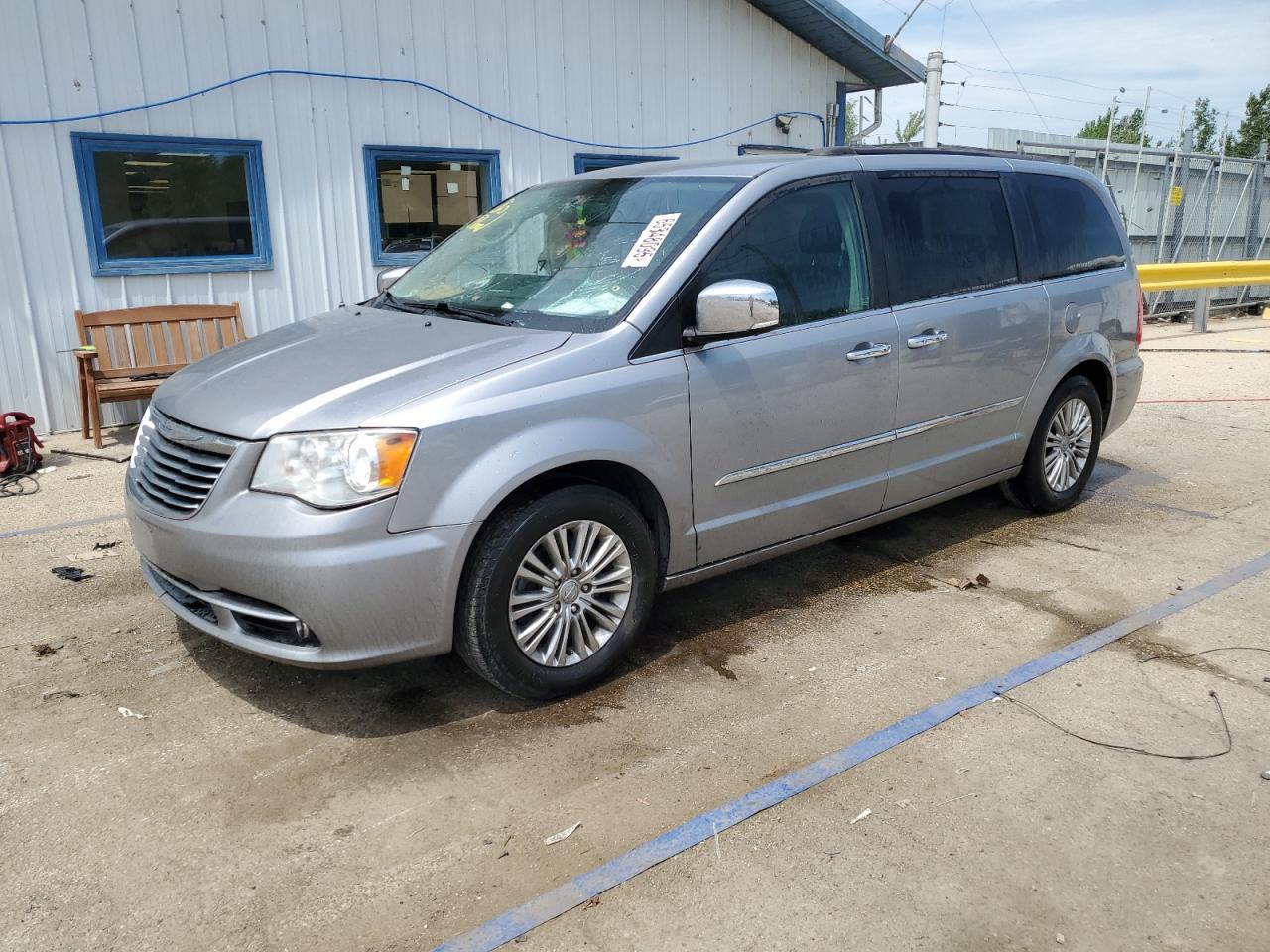 CHRYSLER TOWN & COUNTRY TOURING L