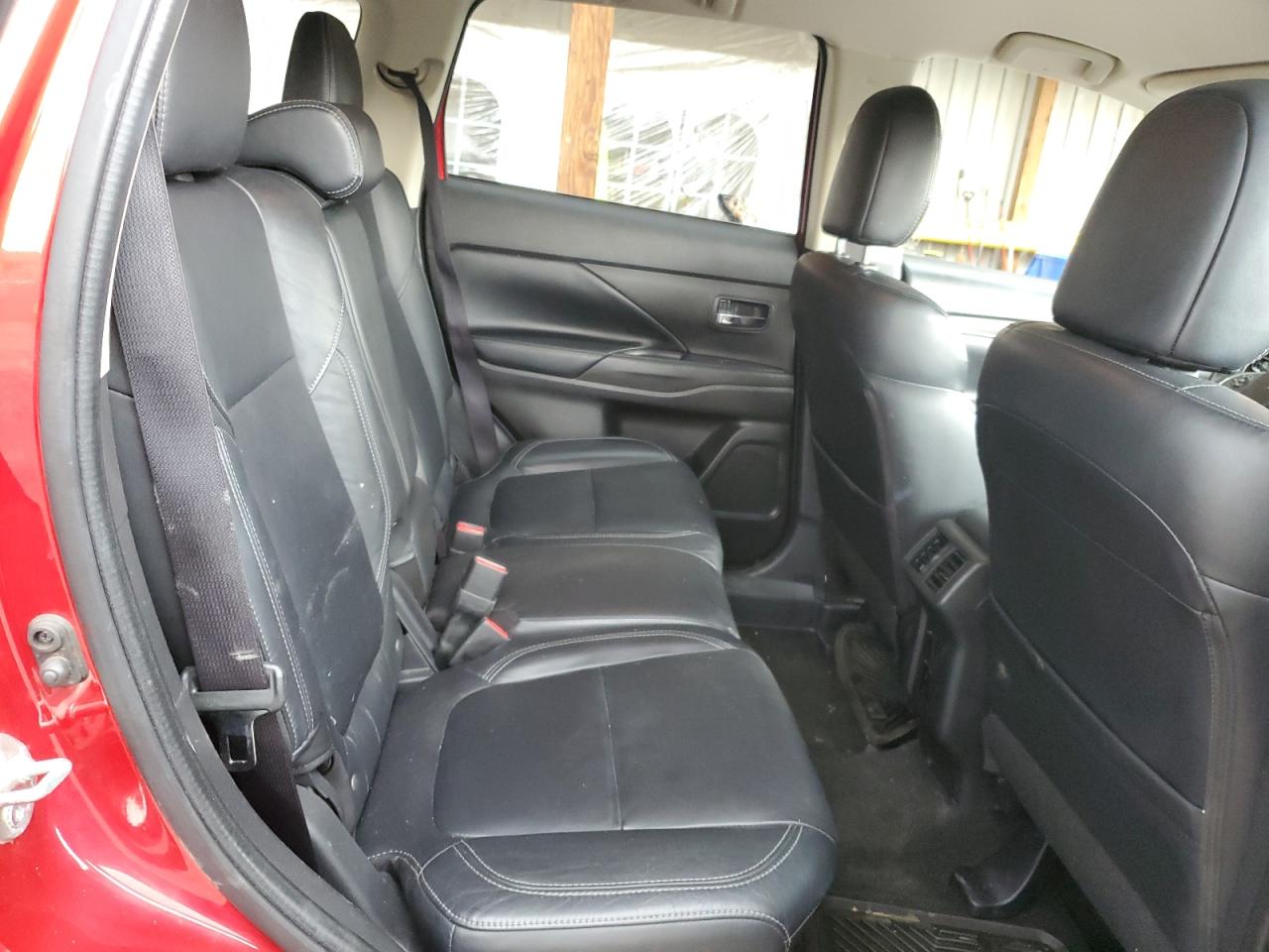 MITSUBISHI OUTLANDER SE