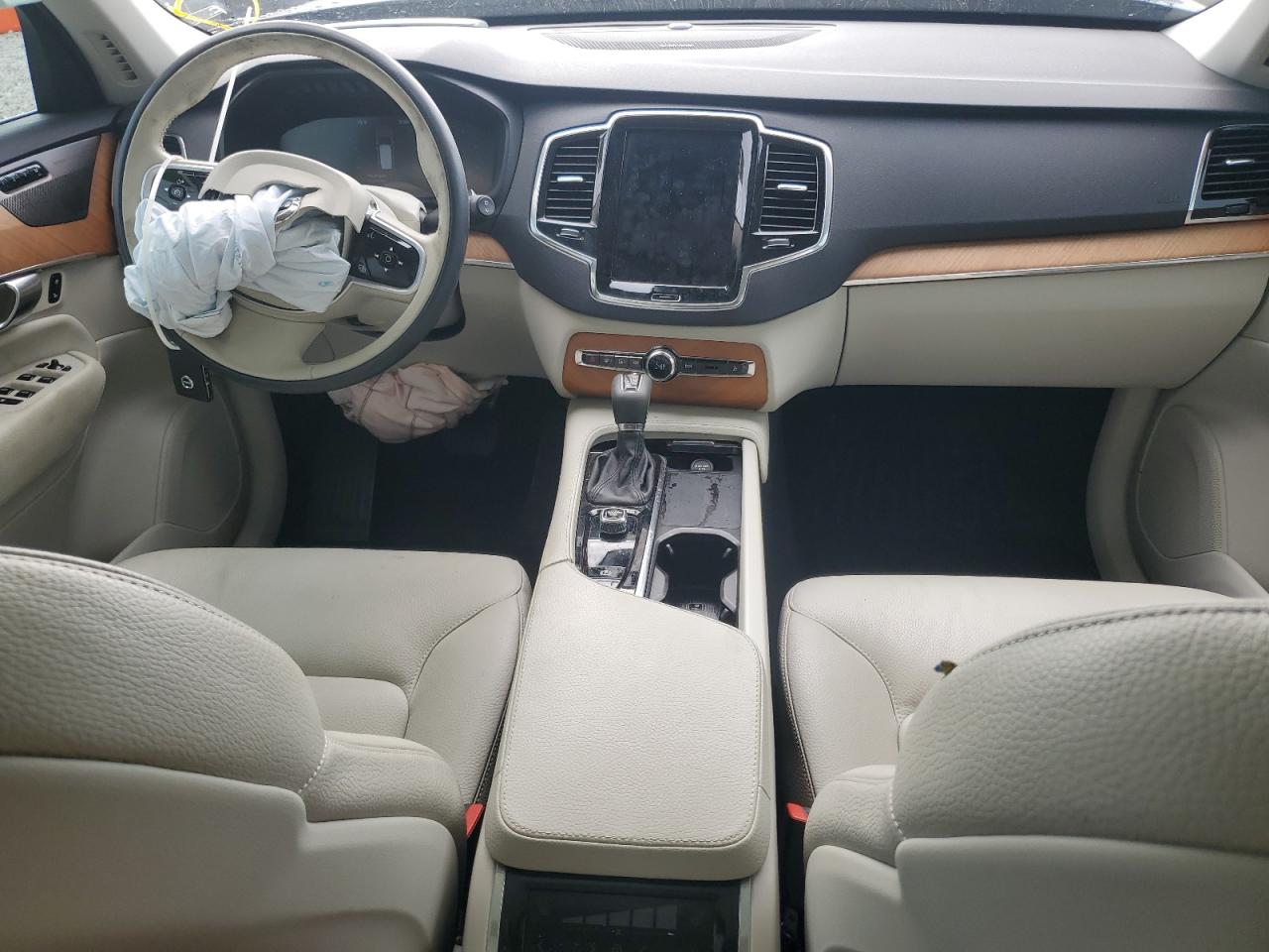 VOLVO XC90 T6 MOMENTUM