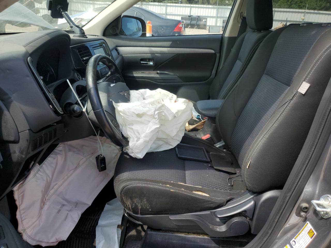 MITSUBISHI OUTLANDER SE