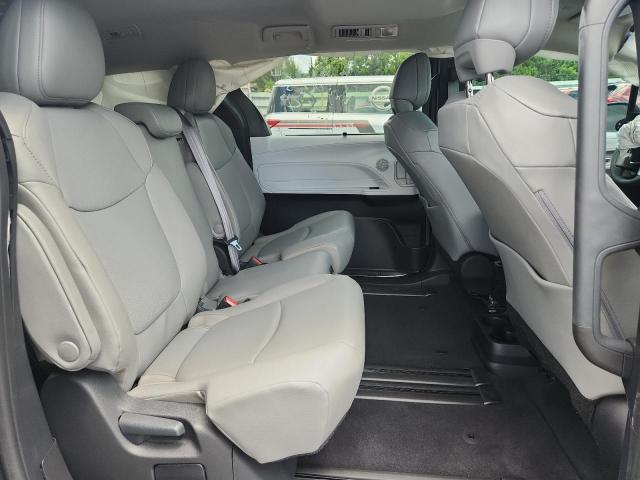 2025 TOYOTA SIENNA XLE 5TDYRKEC8SS243210