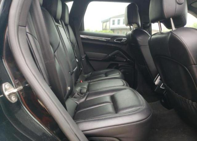 2017 PORSCHE CAYENNE WP1AA2A20HKA80380