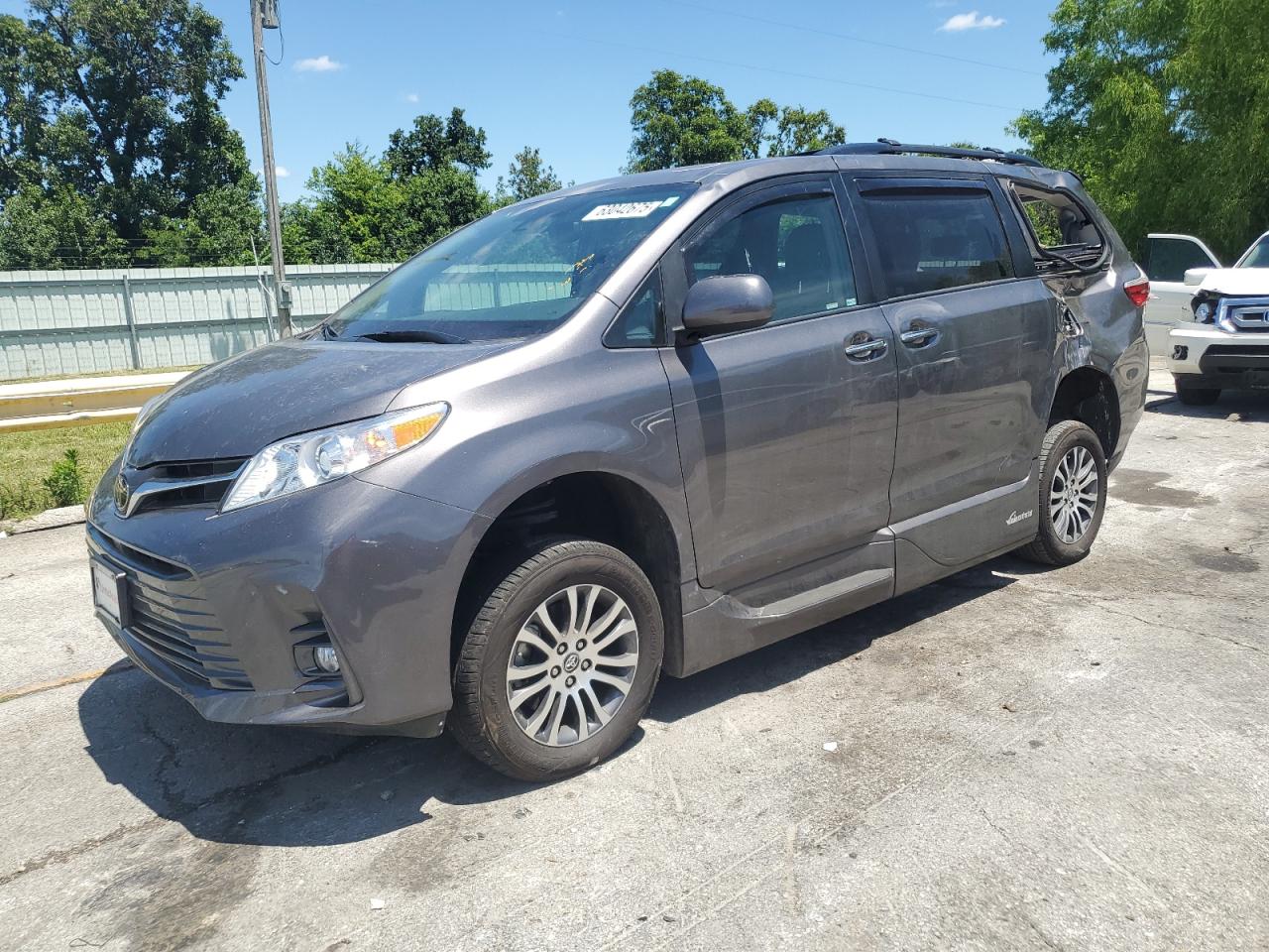 TOYOTA SIENNA XLE