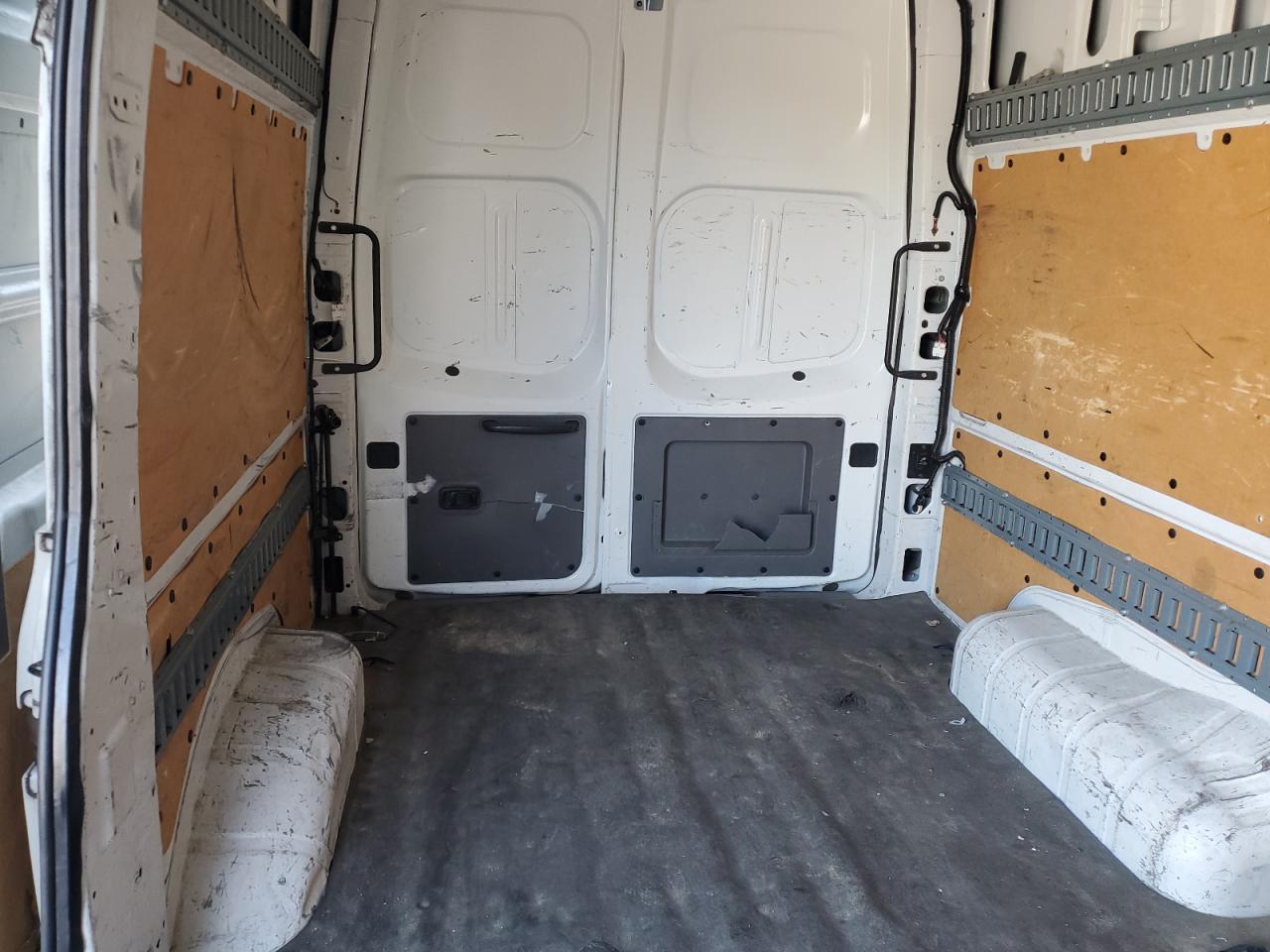 NISSAN NV2500 2500 S