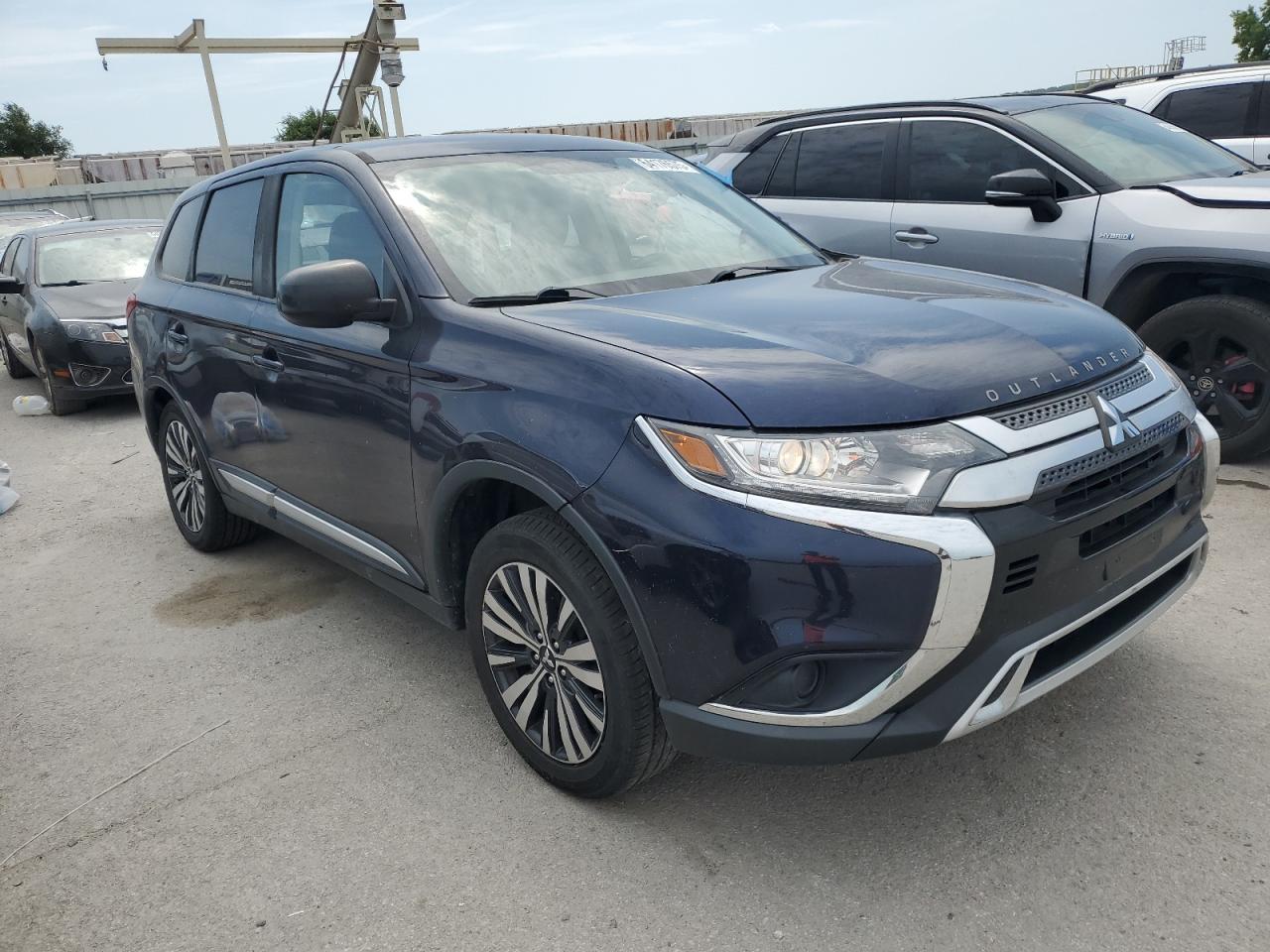 MITSUBISHI OUTLANDER SE