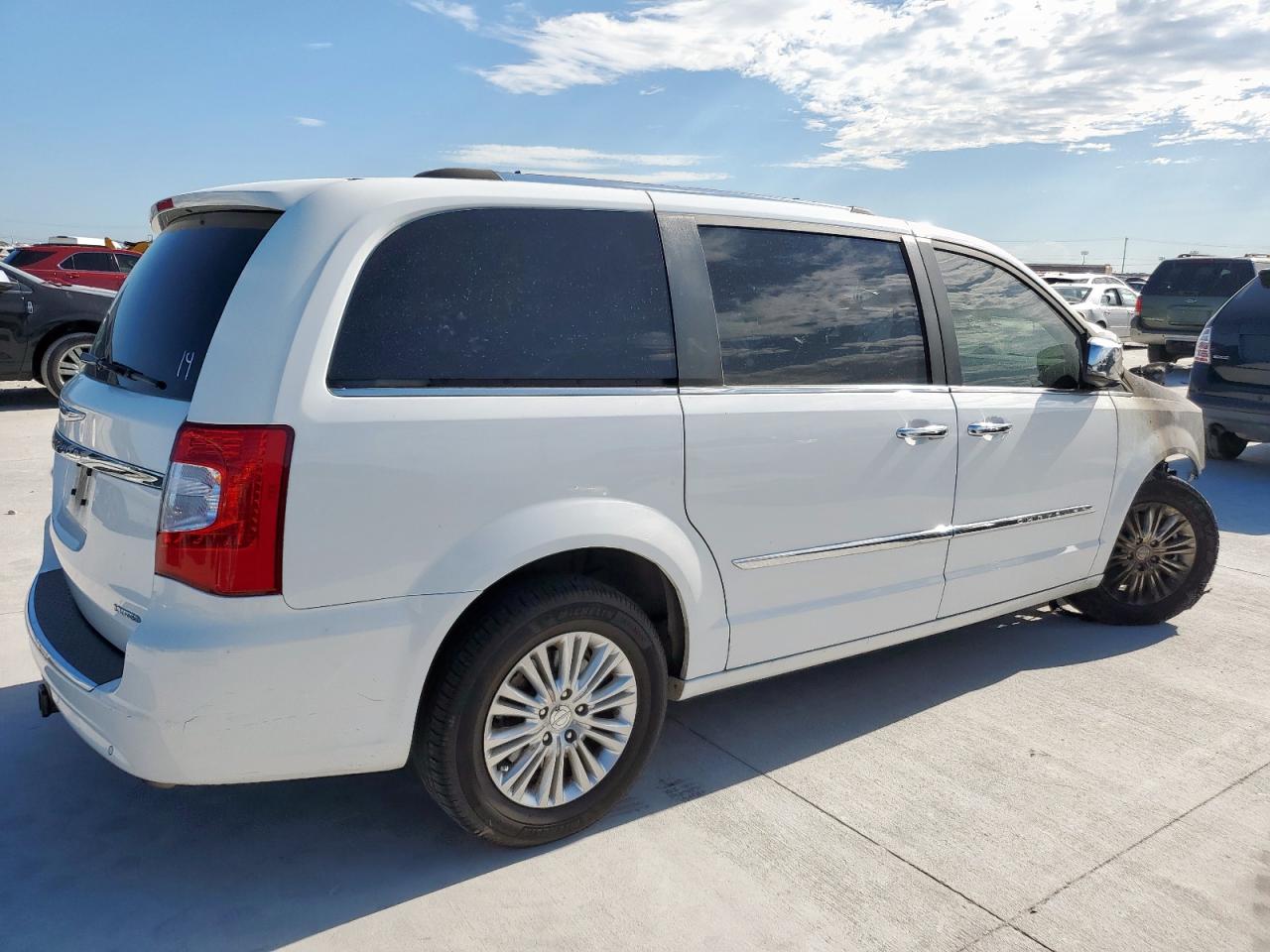 CHRYSLER TOWN & COUNTRY LIMITED
