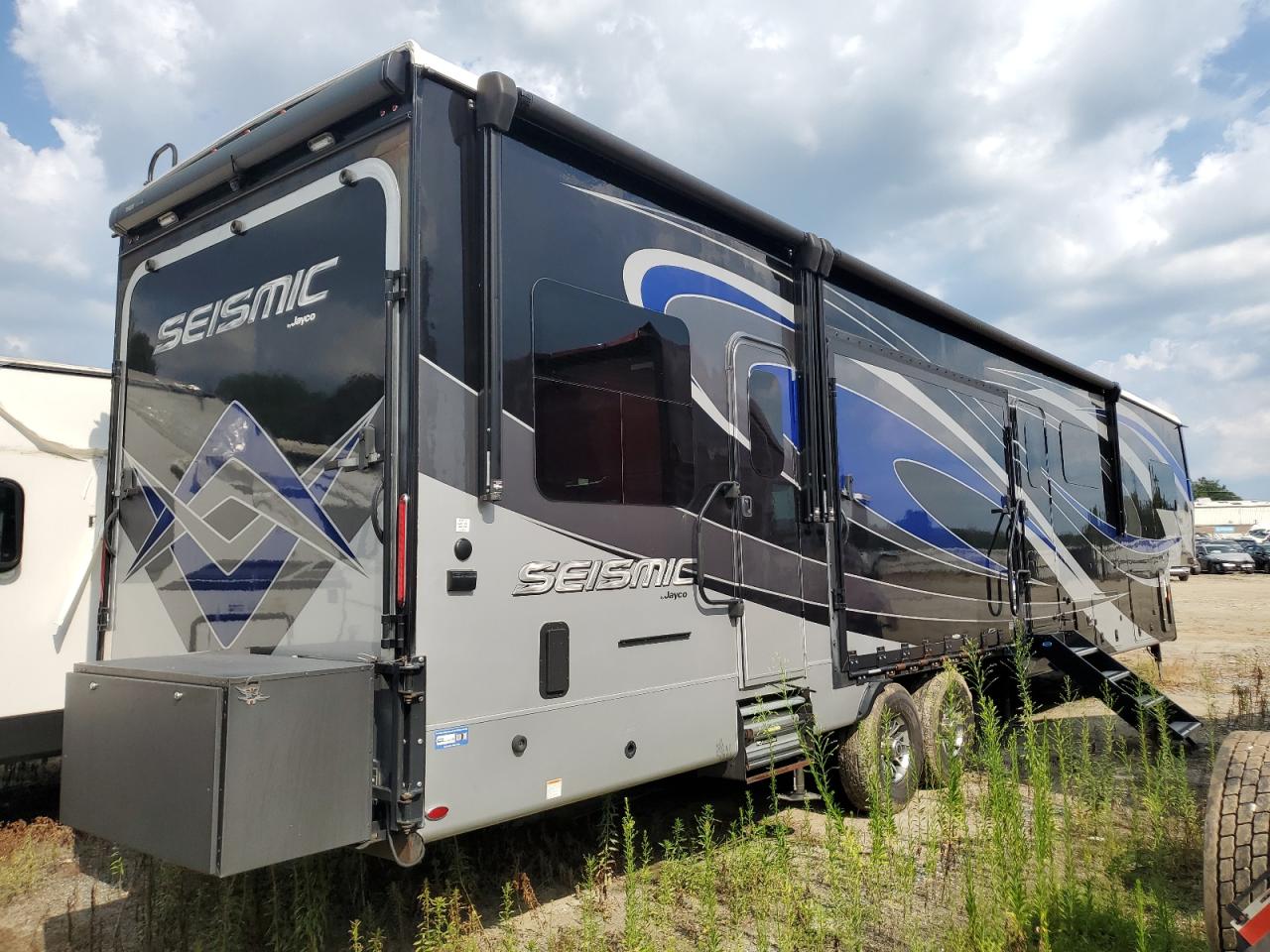 Lot #3240968190 2021 JAYCO SEISMIC