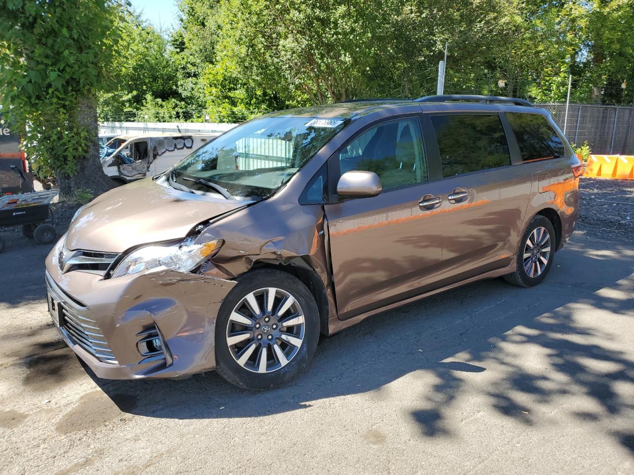 TOYOTA SIENNA XLE