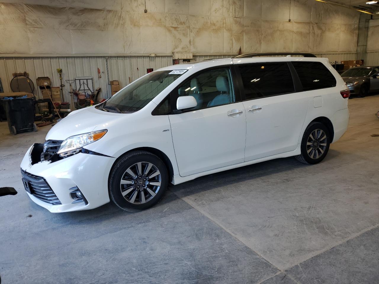 TOYOTA SIENNA XLE
