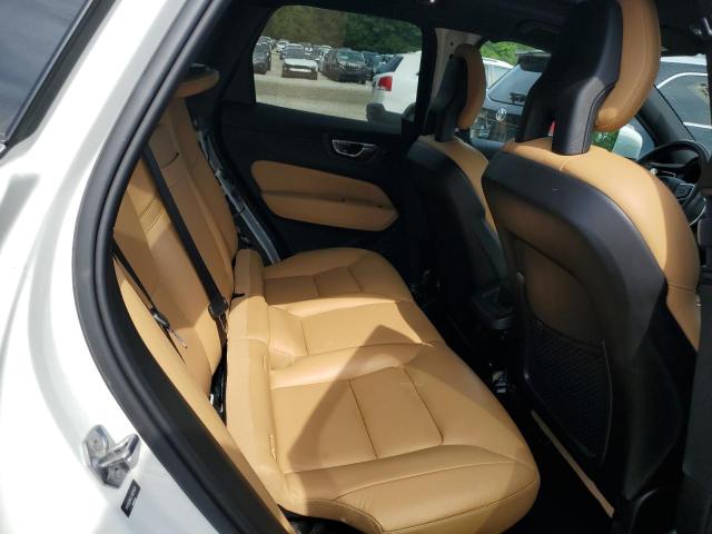 2018 VOLVO XC60 T5 MOMENTUM YV4102RK5J1025831