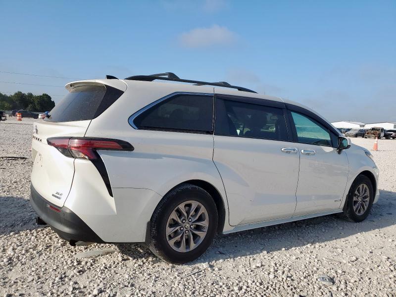 2021 TOYOTA SIENNA XLE 5TDYRKEC7MS049397