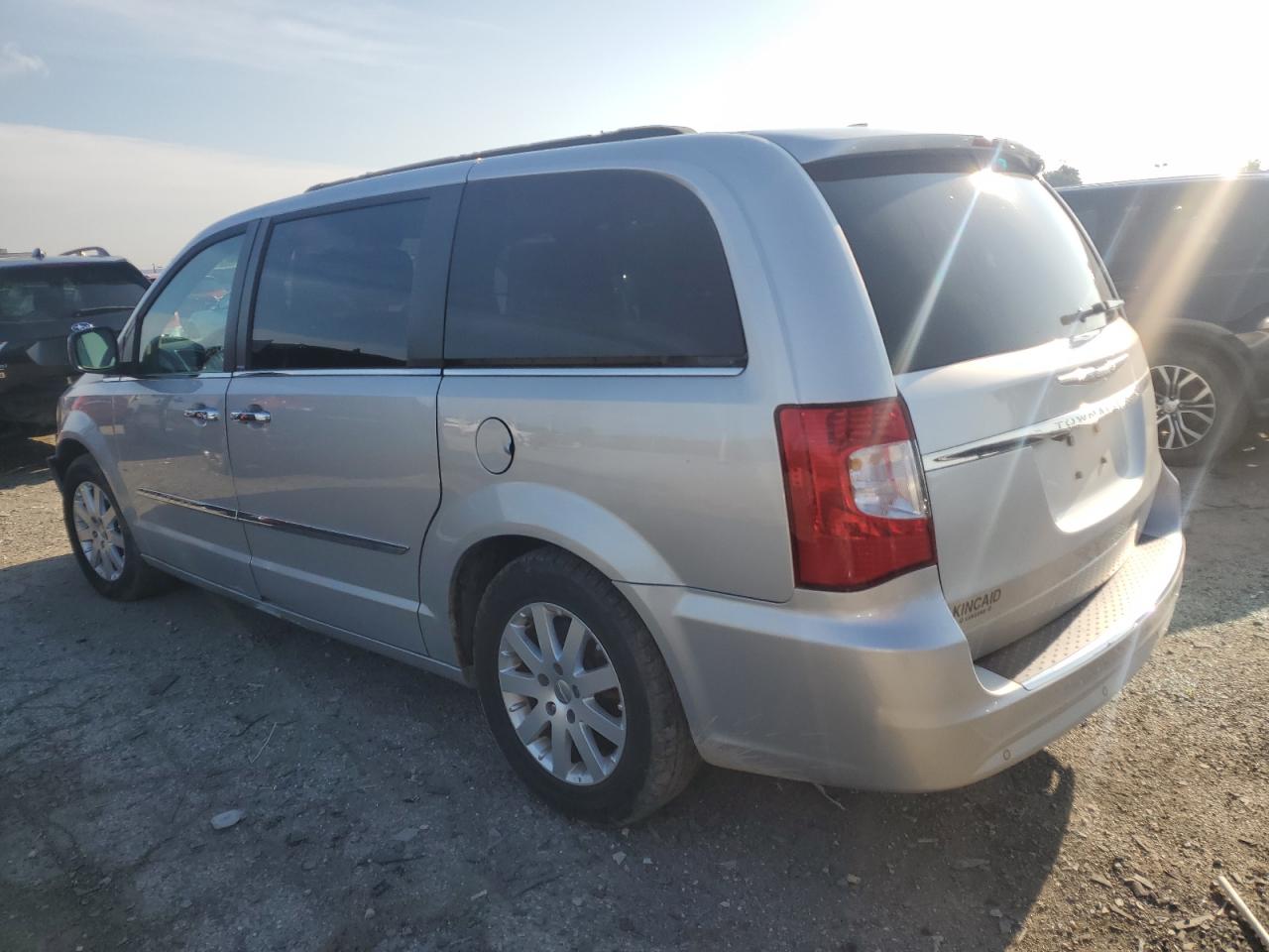 CHRYSLER TOWN & COUNTRY TOURING L