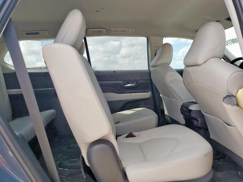 2024 TOYOTA GRAND HIGH 5TDAAAA54RS017394