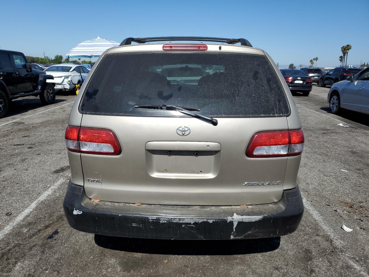 Lot #3304529461 2001 TOYOTA SIENNA LE
