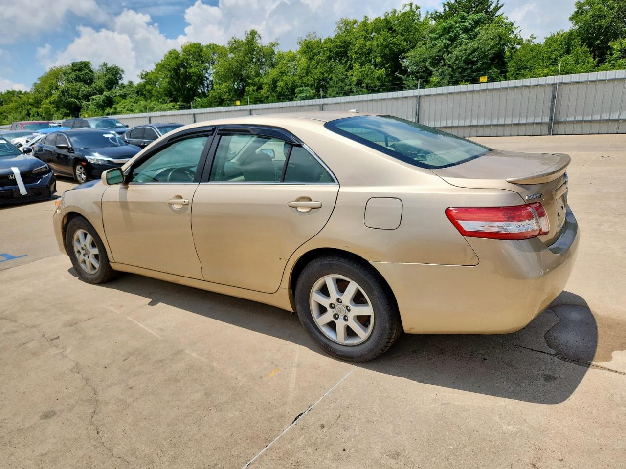 TOYOTA CAMRY BASE