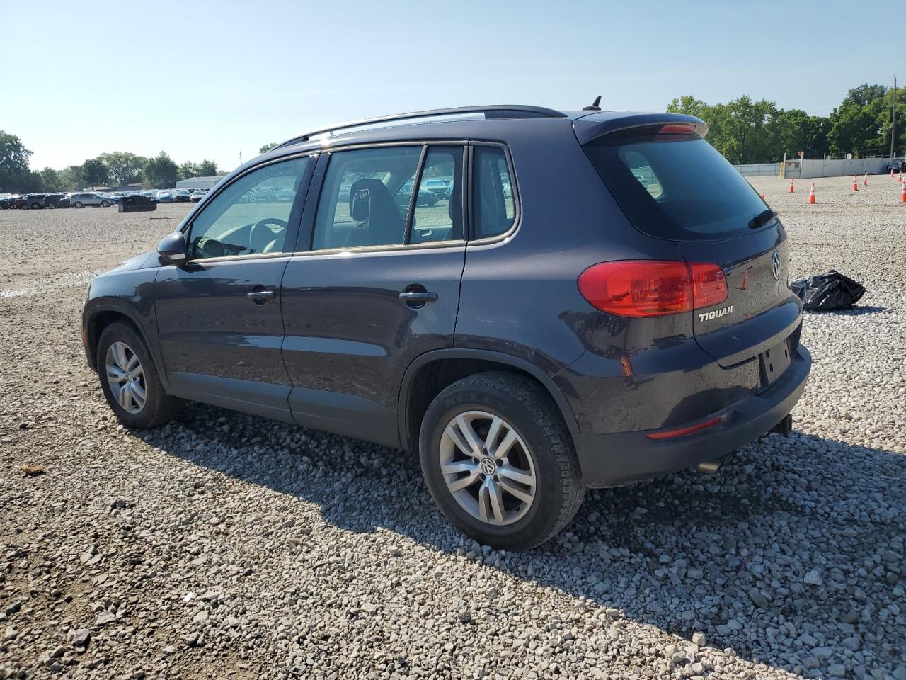 Volkswagen Tiguan s 2016