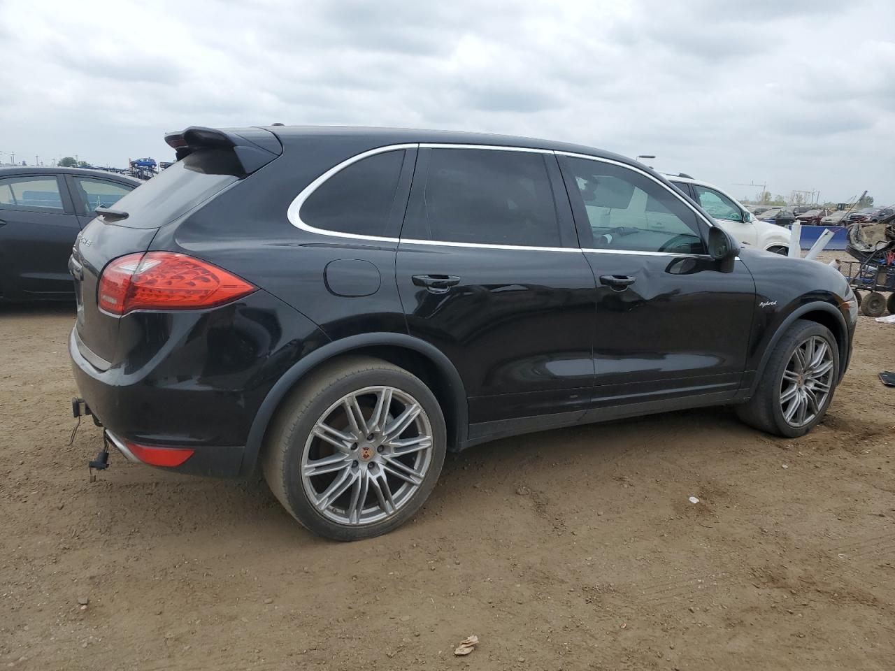 PORSCHE CAYENNE S HYBRID