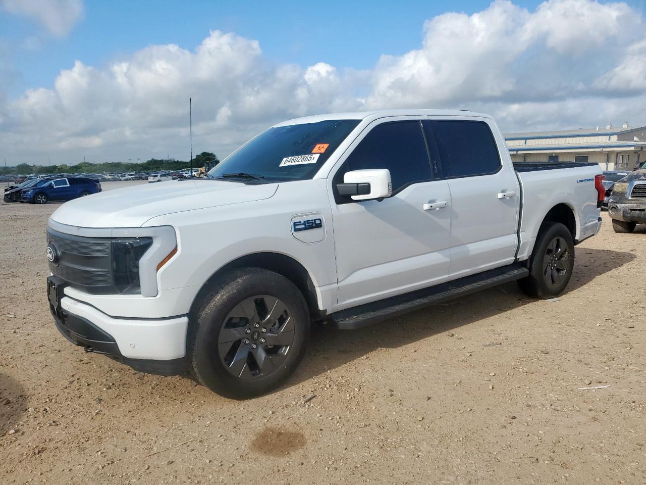 FORD F-150 LIGHTNING LARIAT