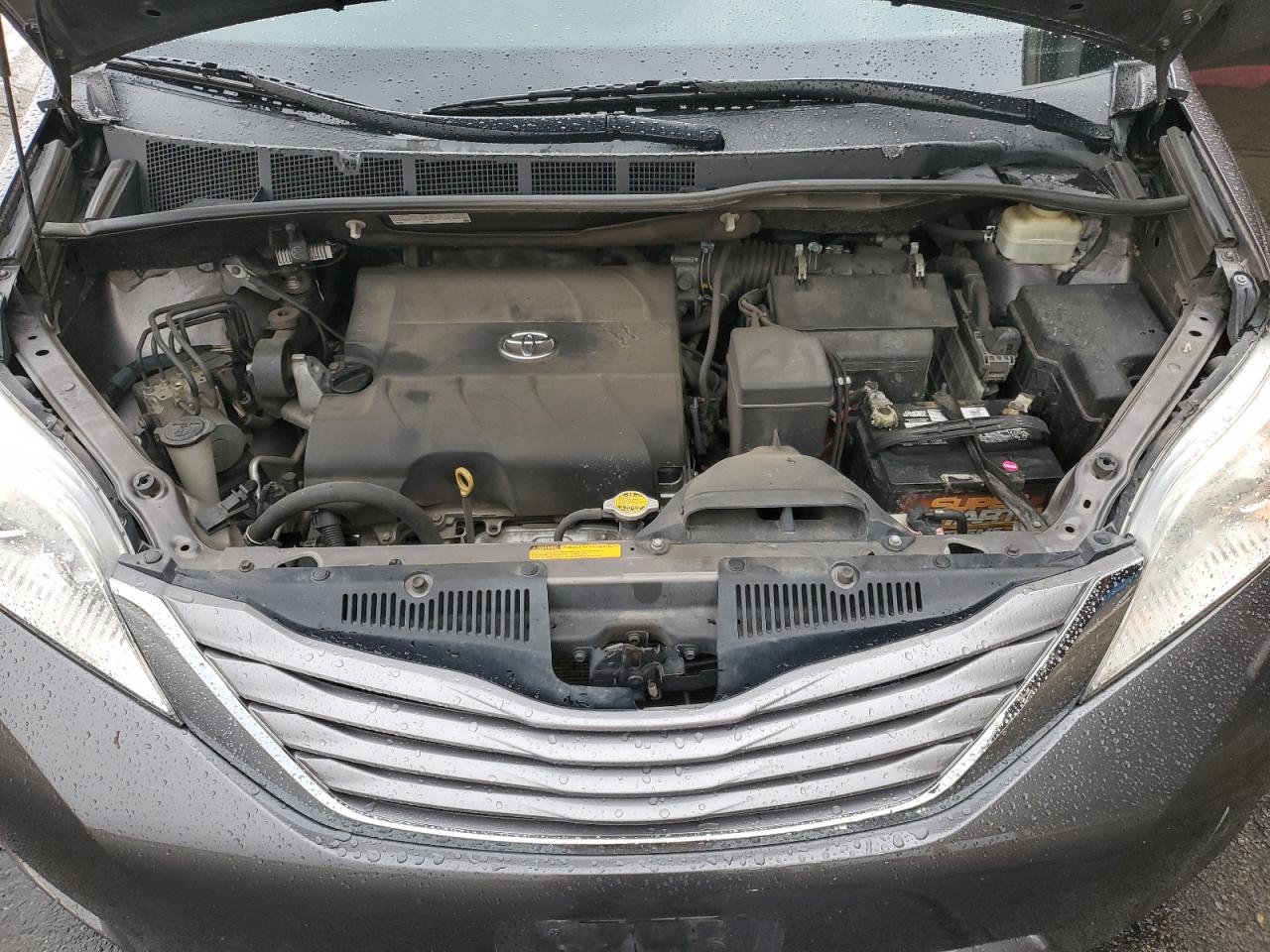 TOYOTA SIENNA XLE