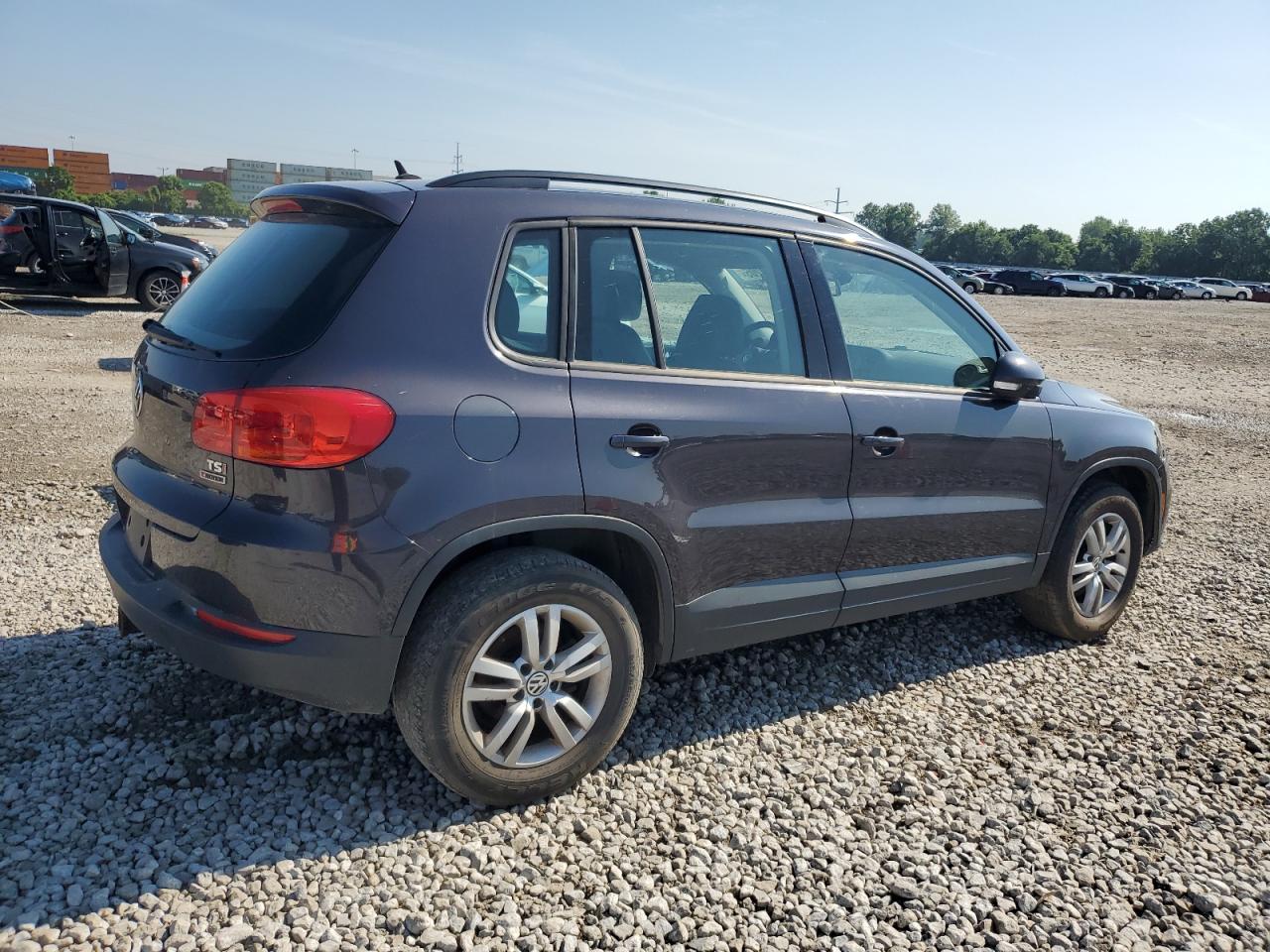 Volkswagen Tiguan s 2016