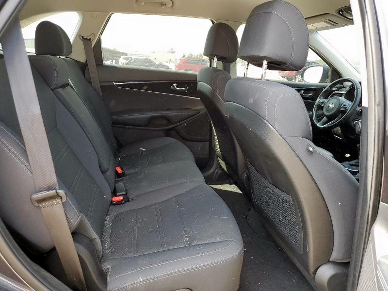 2017 KIA SORENTO LX - 5XYPG4A32HG220434