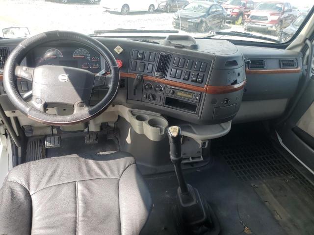 2011 VOLVO VN VNL - 4V4NC9EJXBN299302