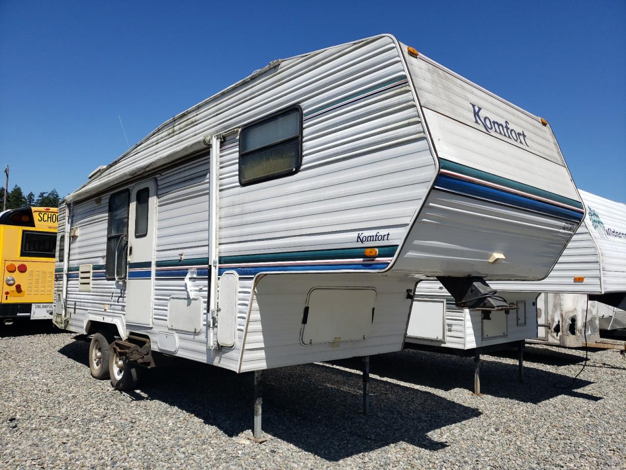 Lot #3187773061 1998 KOMFORT FIFTH WHEE