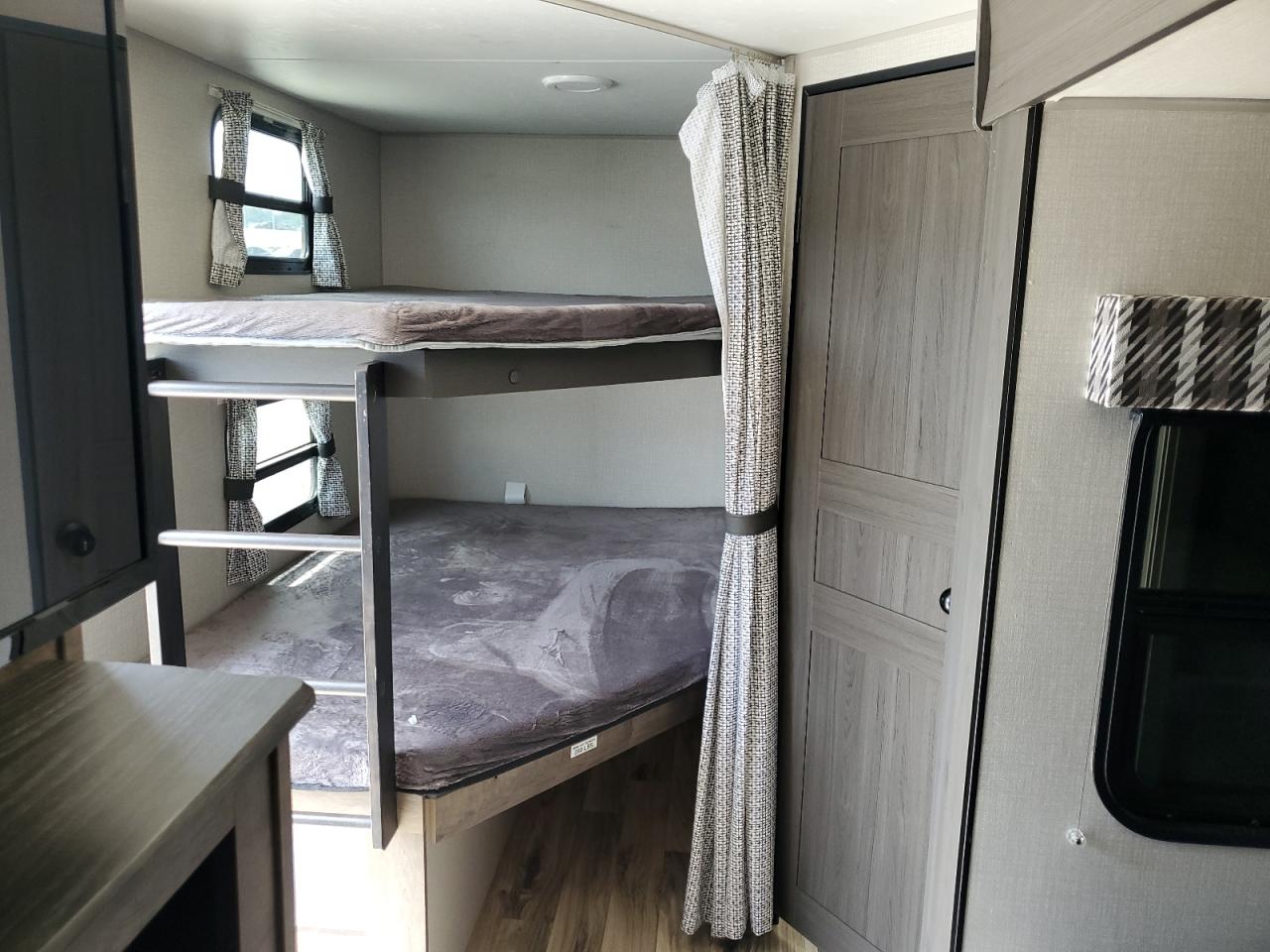 Lot #3264465425 2021 TRLR STRATUS VENTURE