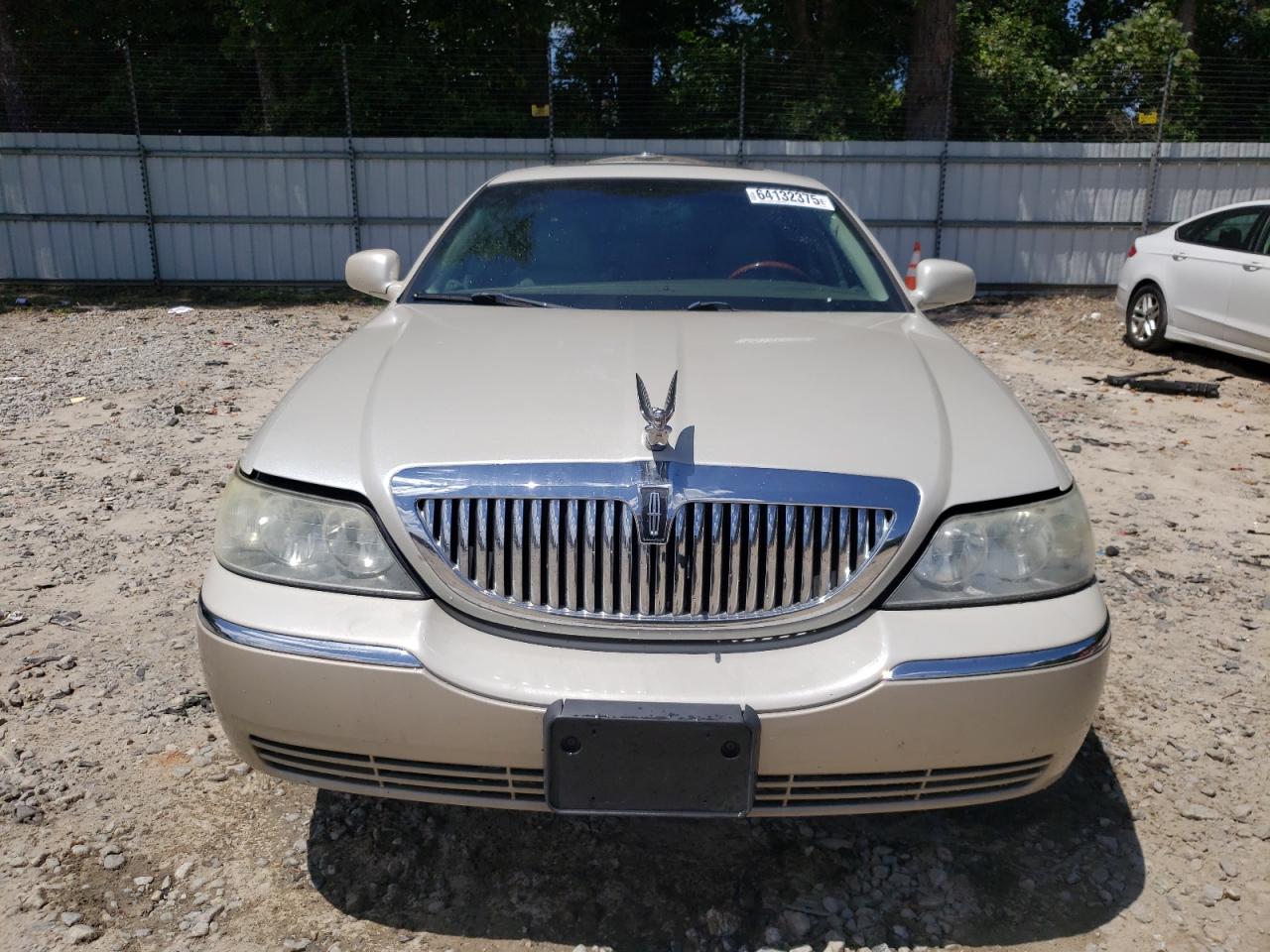 Lot #3215708728 2005 LINCOLN TOWN CAR S