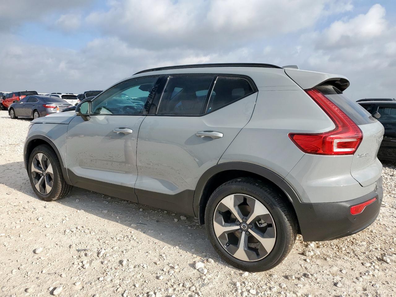 VOLVO XC40 PLUS