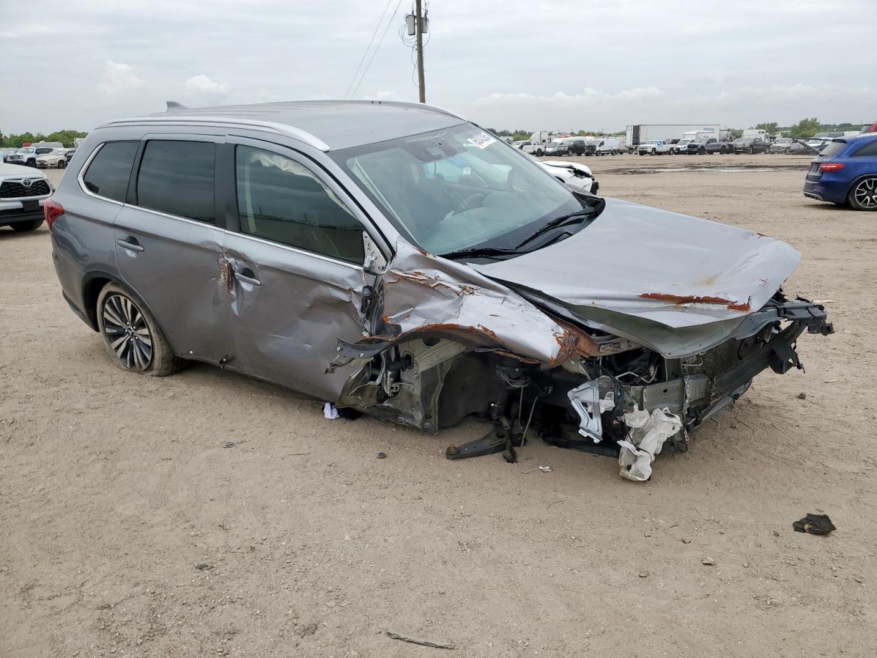 MITSUBISHI OUTLANDER SE