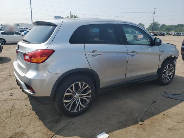 MITSUBISHI OUTLANDER 2018 silver  gas JA4AR3AU7JU006220 photo #4