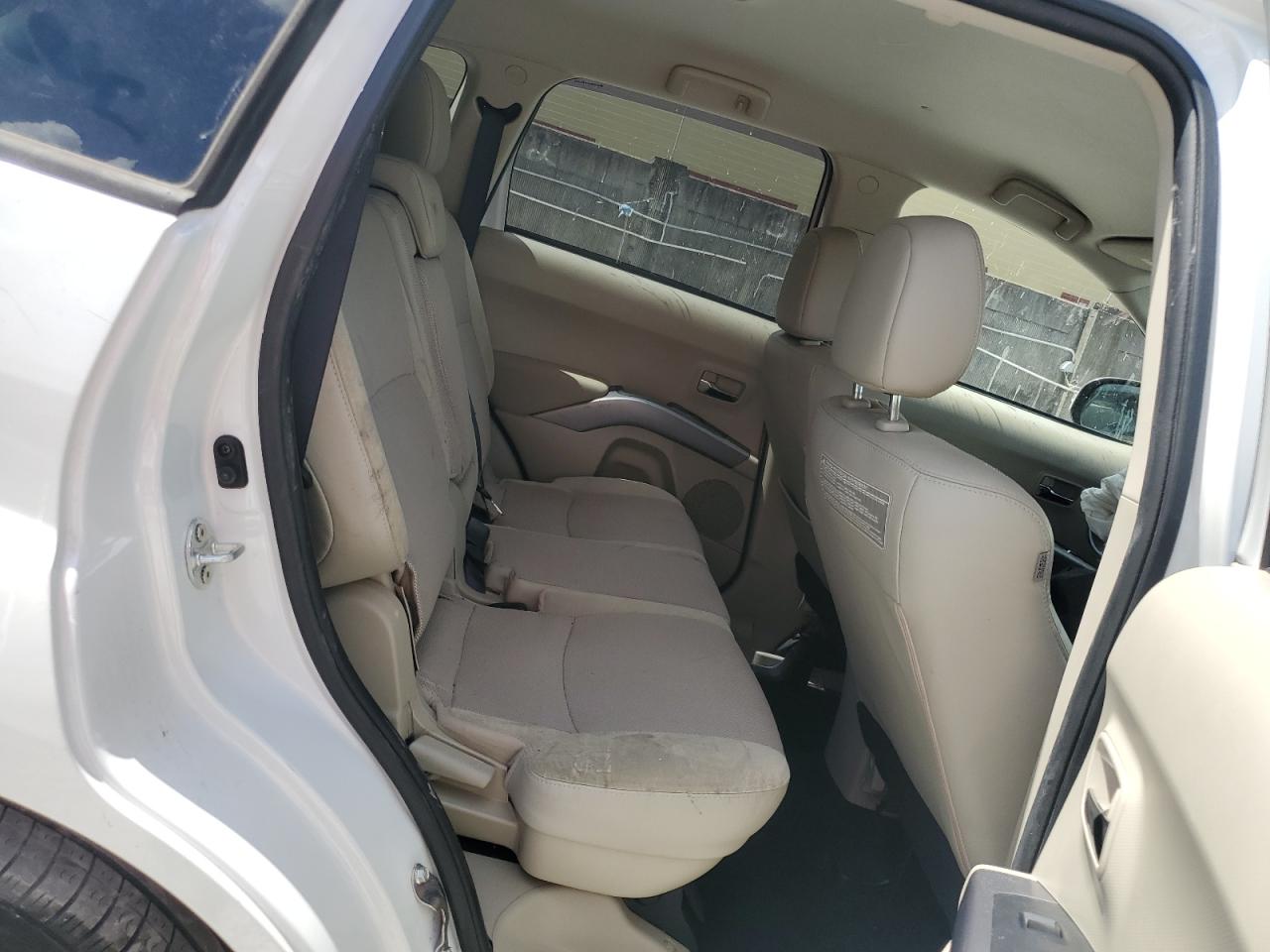 MITSUBISHI OUTLANDER SE