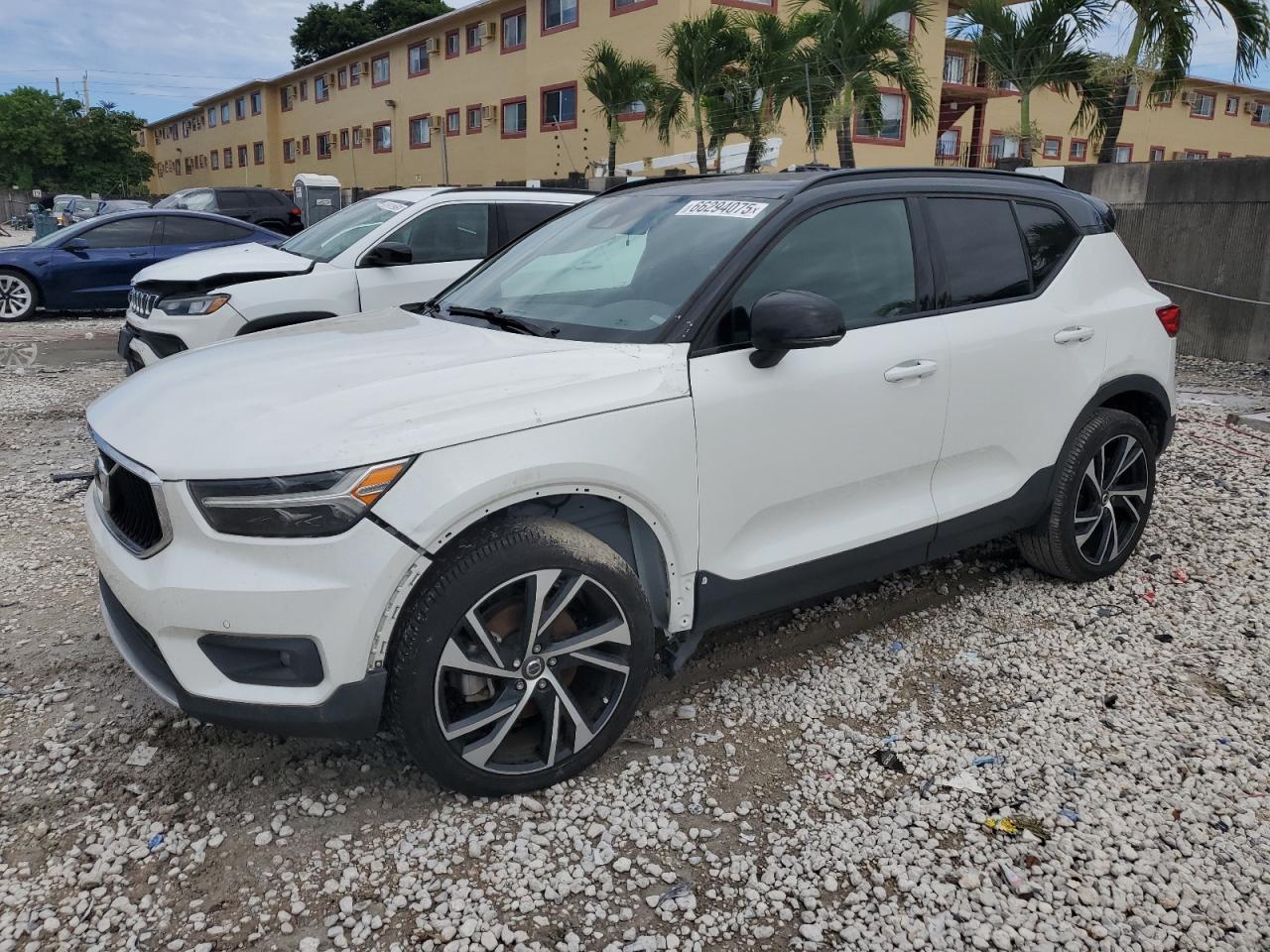 VOLVO XC40 T5 R-DESIGN