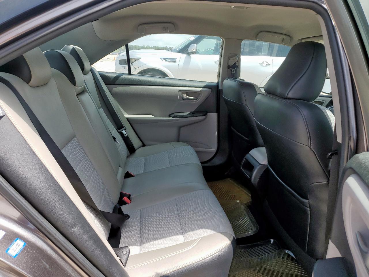 Toyota Camry le 2015