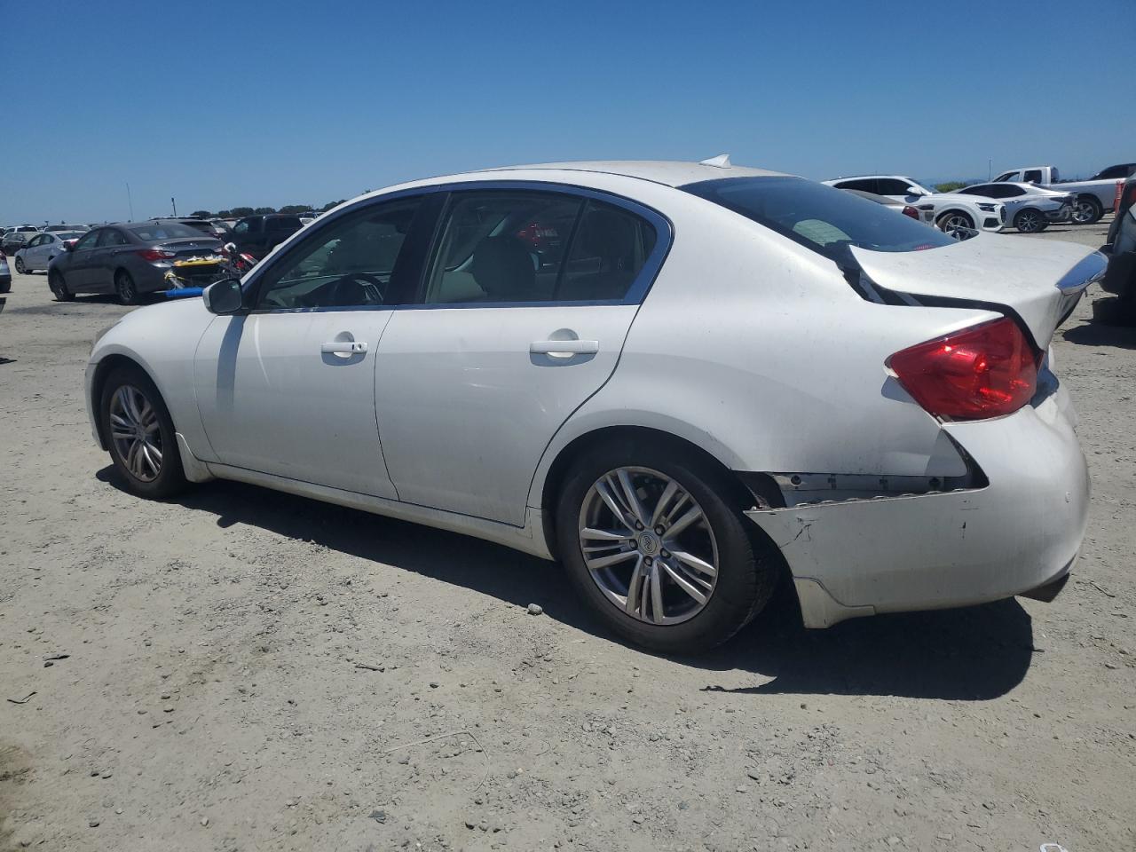 Infiniti G37 base 2013