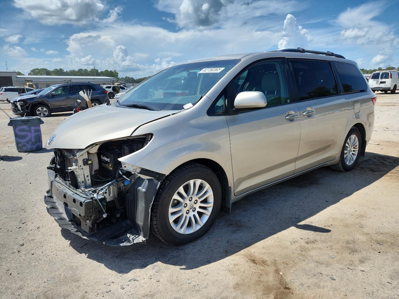 TOYOTA SIENNA XLE