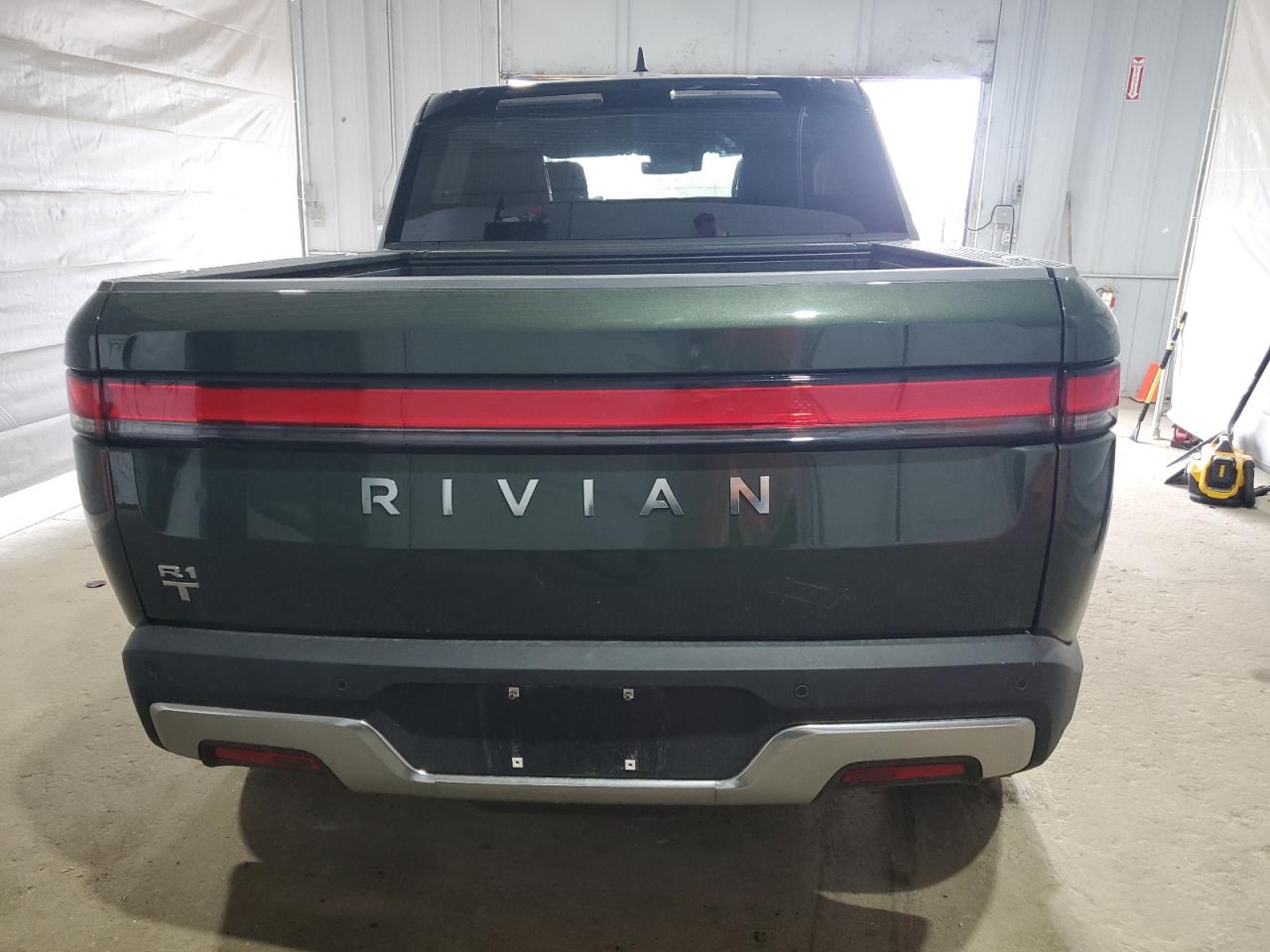 RIVIAN R1T ADVENTURE
