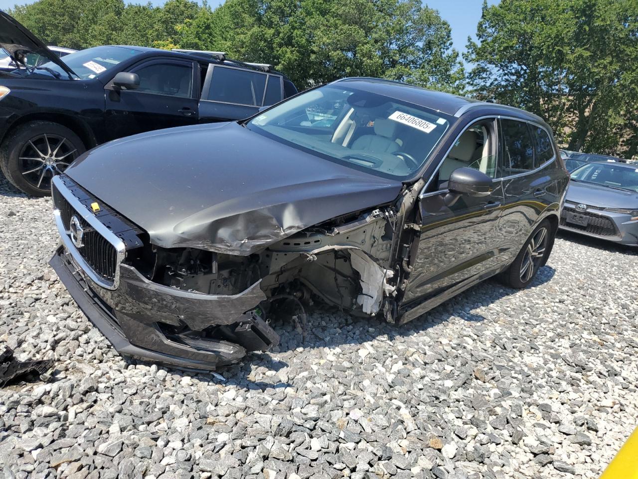 VOLVO XC60 T5 MOMENTUM