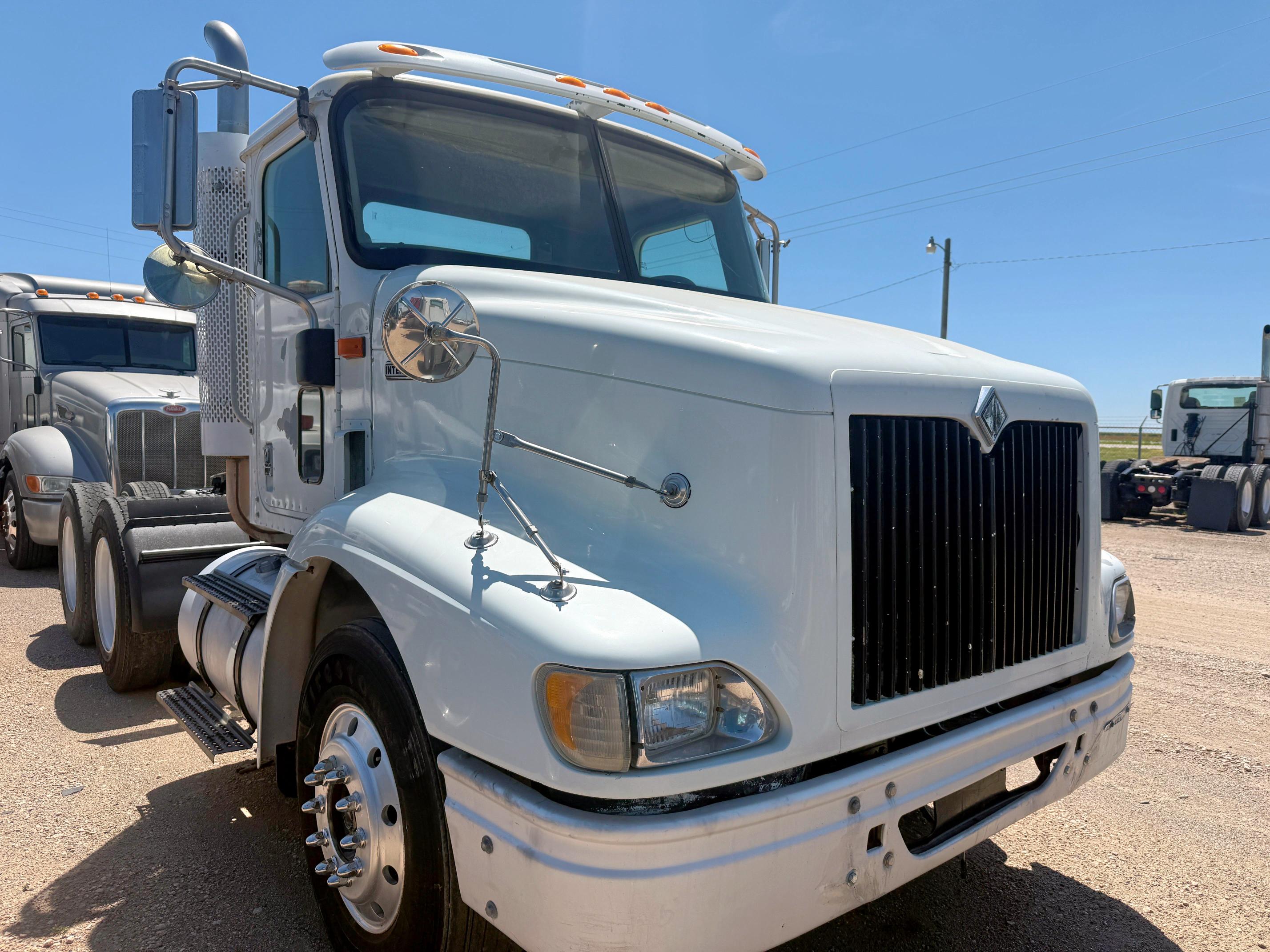INTERNATIONAL 9100 9100I 2000 white tractor diesel 1HSCBAER3YJ043541 photo #1