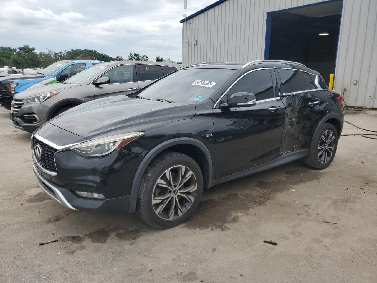 INFINITI QX30 BASE