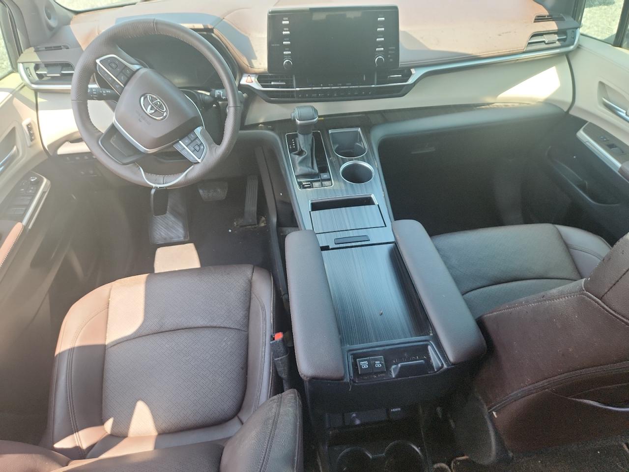 TOYOTA SIENNA LIMITED