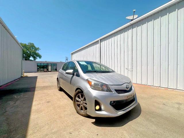 TOYOTA YARIS 2013 silver hatchbac gas JTDKTUD35DD551521 photo #1